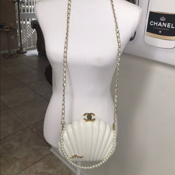 chanel shell bag